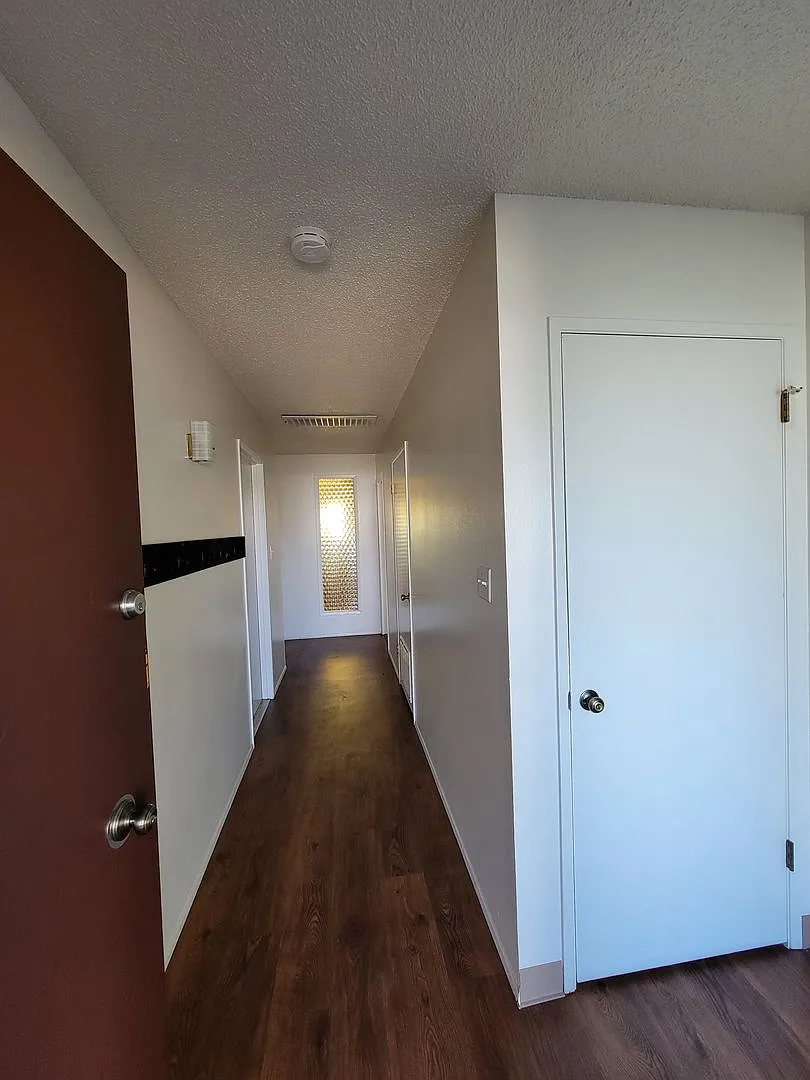 Nice 3 Bed/2 Bath w/Yard Care Included Located near Shopping, Parks & Schools in SW Neighborhood! — Photo 2