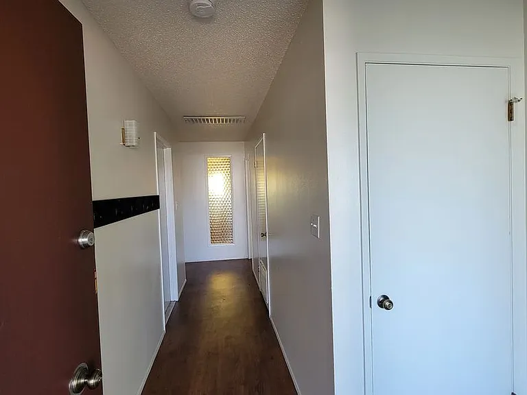 1744 S Oak Park St — Photo 2