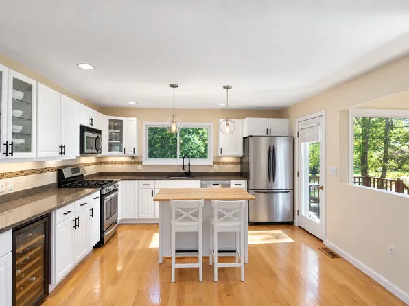 34 Algonquin Trl, Ashland, MA 01721