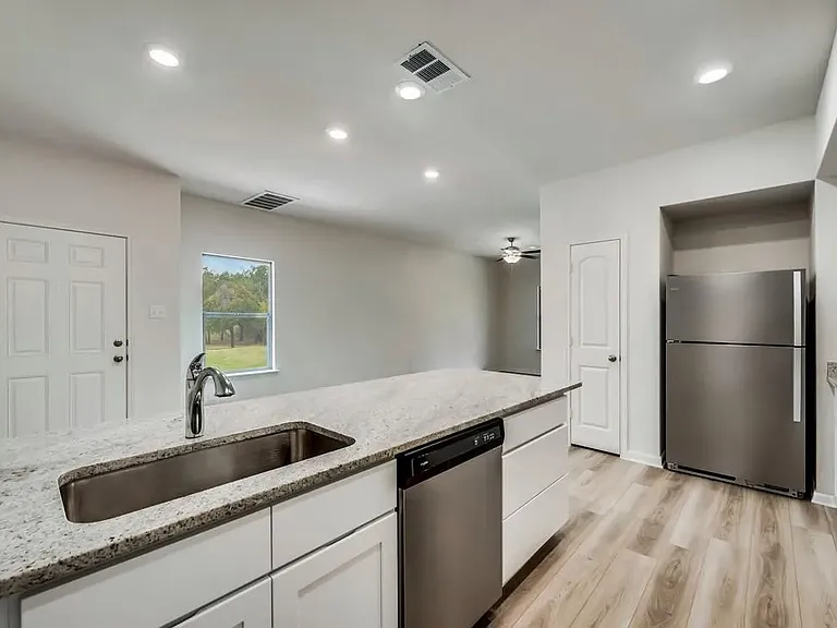 1224 Parker Dr — Photo 5