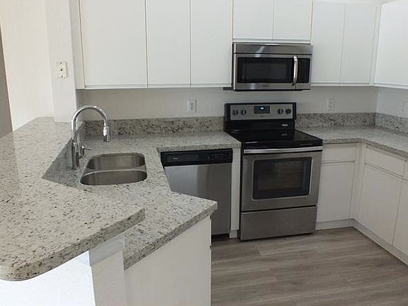 3rd image of 4313 Dogwood Cir