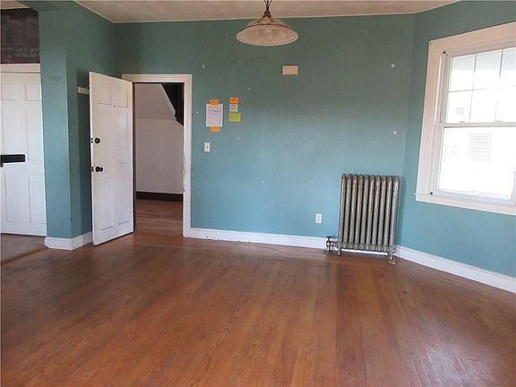 4th image of 10 Summit St #12