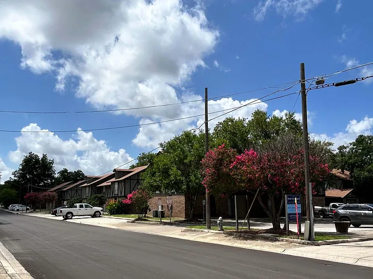 Uptown Heights & The Retreat at Uptown Heights — Photo 21