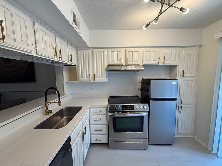 336 Melrose Dr #8A — Photo 9