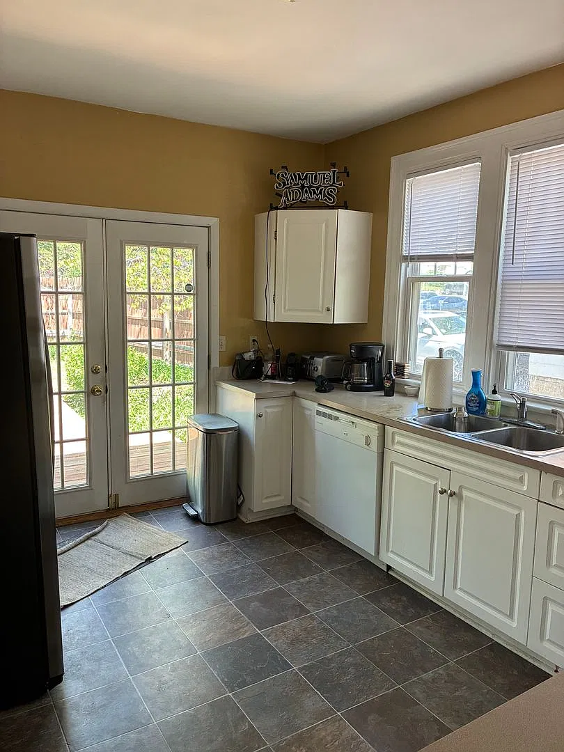 5 Bedroom, 2 bath House- Available August 2027! — Photo 2
