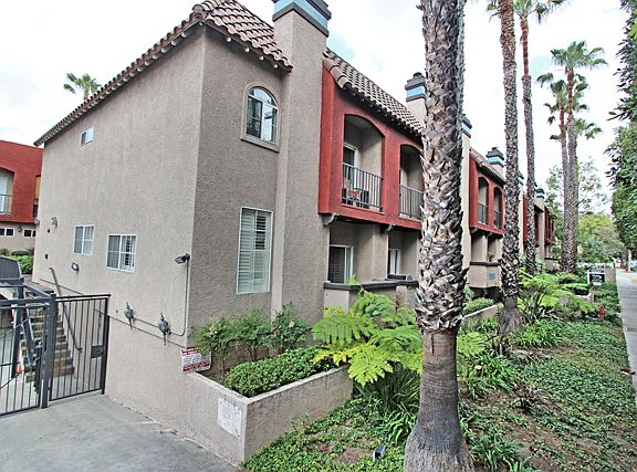 3rd image of 1957 N Bronson Ave APT 103