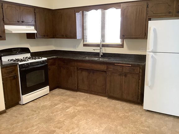 2nd image of 407 Blackstone Ave