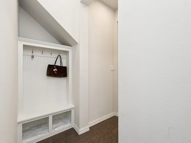 7108 Royal View Dr — Photo 1