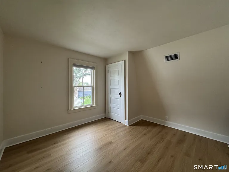 9 Lemay St — Photo 32