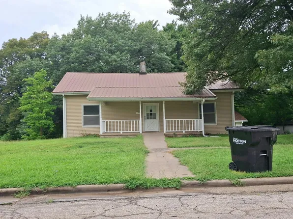 1015 3rd Ave W, Horton, KS 66439