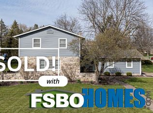 2124 Meadow Brook Rd, Davenport, IA 52807