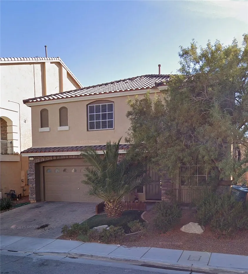 5 bed, 2.5 bath, 2900 sqft, $3,700 — Photo 1