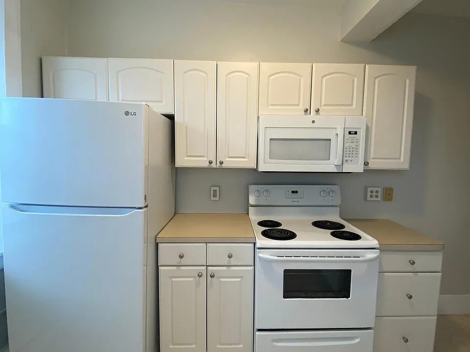 111 High St #1