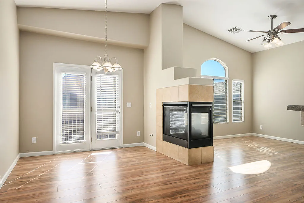 2 bed, 1189 sqft, $1,650 — Photo 4