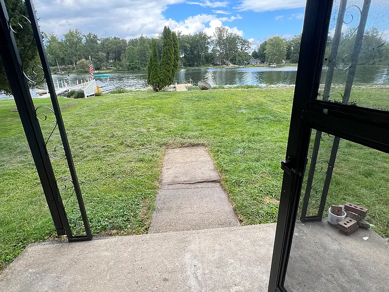 809 S Circle Dr E — Photo 16