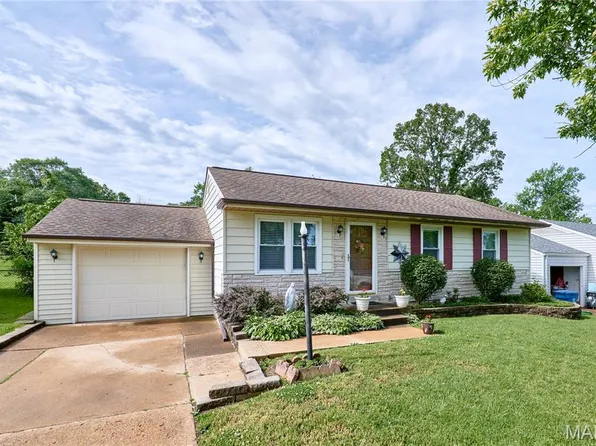 10808 Three Court Dr, Saint Louis, MO 63123