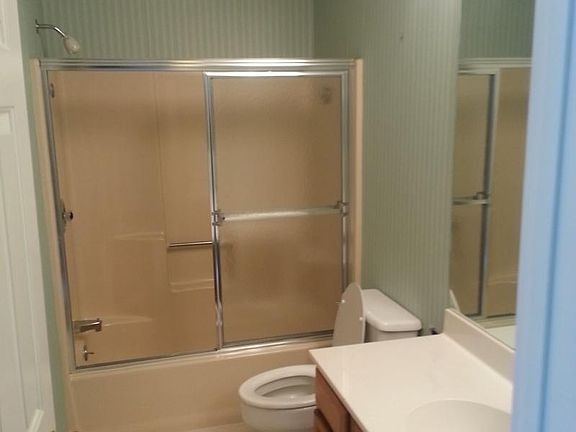 family bathroom (washer dryer in closet to the left)