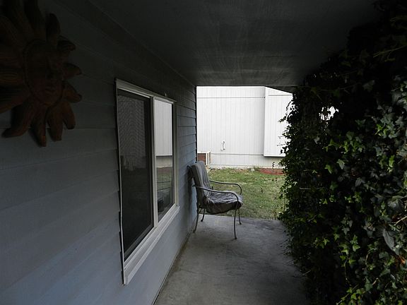 4th image of 4107 E 32nd Ave