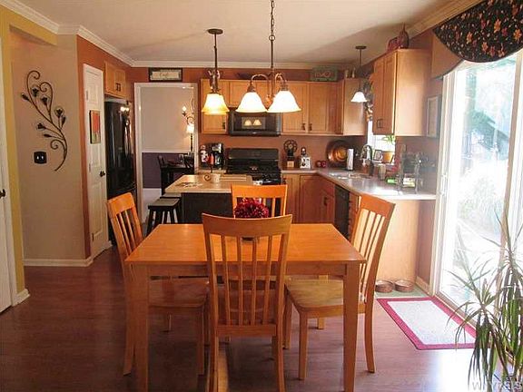4th image of 1558 Evergreen Dr