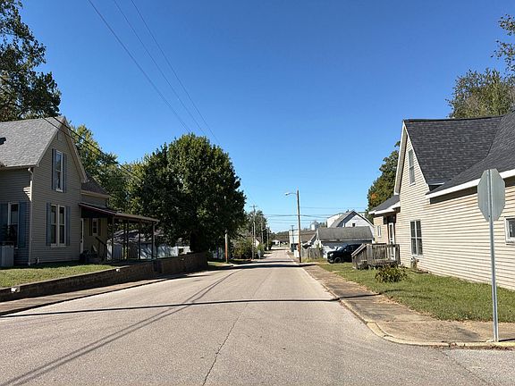 4th image of 623 S 4th St