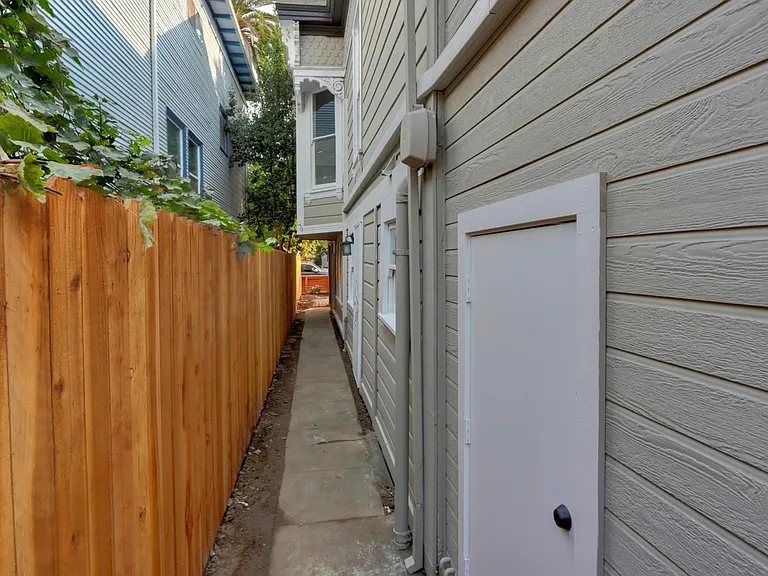 1907 P St #2 — Photo 13