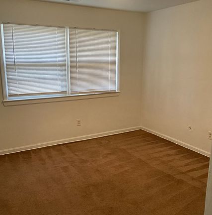 3rd image of 9555 Lakeside Dr #2