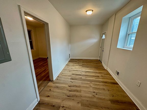 3rd image of 2301 W Grand Ave APT 1R