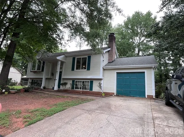 9108 Touchstone Ln, Charlotte, NC 28227