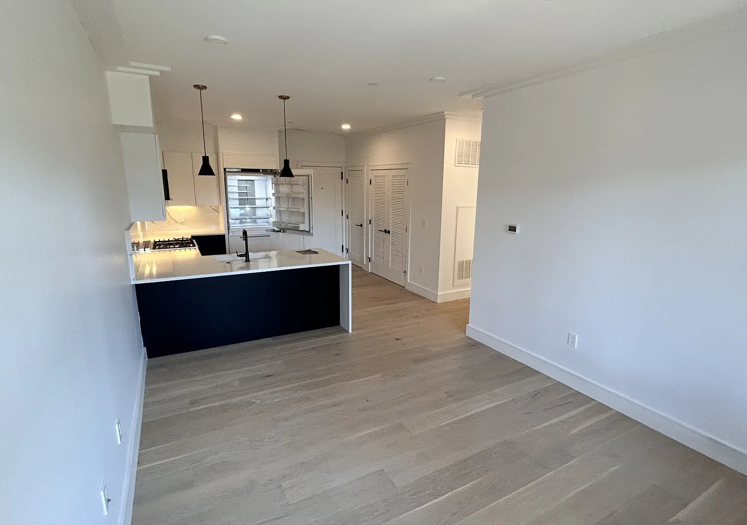 2 bed, 1200 sqft, $4,350 — Photo 4