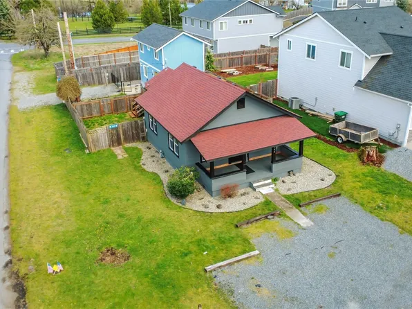 302 Van Trump Avenue NE, Yelm, WA 98597