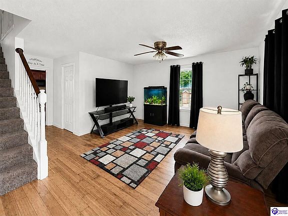 2nd image of 327 Old Cardinal Dr