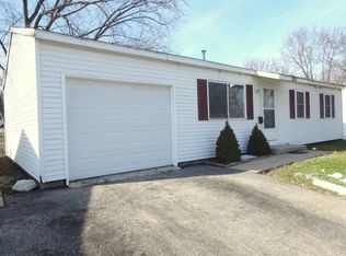 253 Rivers View Dr, Carpentersville, IL 60110