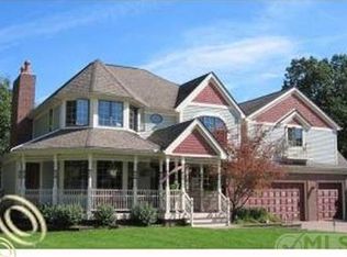 3172 Pine Tree Ct, Waterford, MI