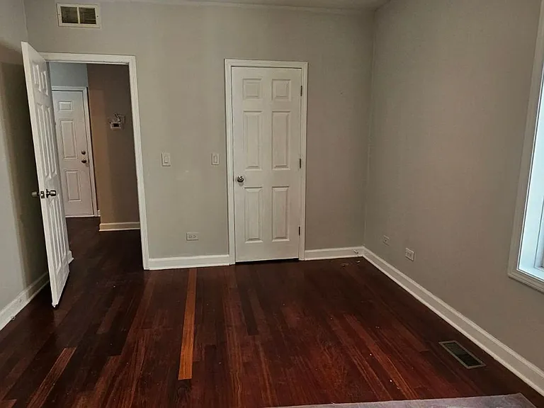 3359 S Ashland Ave — Photo 5