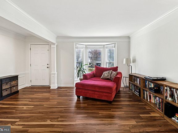 5th image of 728 Longfellow Dr NE