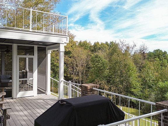 5th image of 1601 Damron Rd