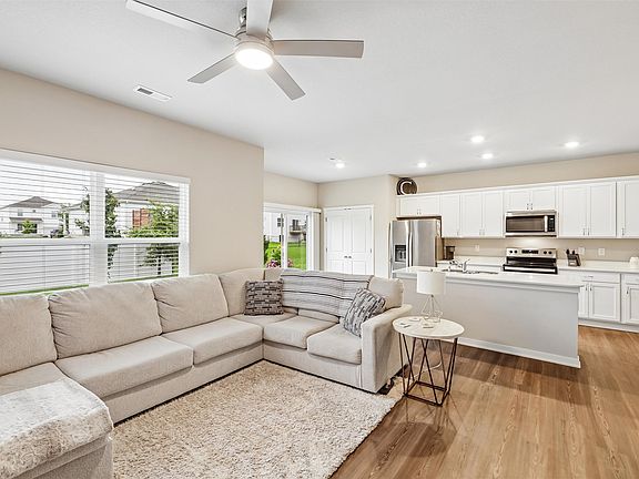 4th image of 917 Maywood Ln