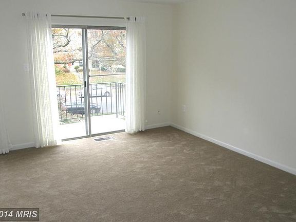 5th image of 10649 Weymouth St APT 201