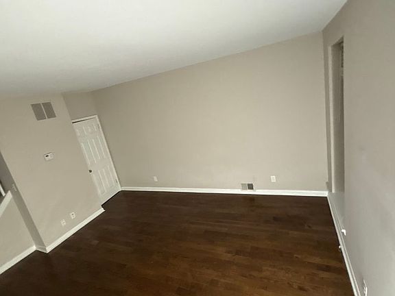 3rd image of 914 N Eden St