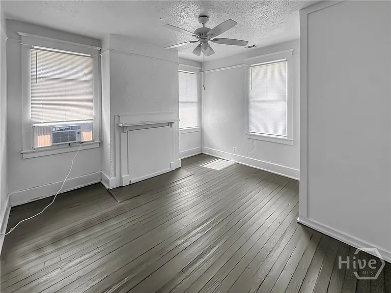 1022 W 46th St — Photo 14