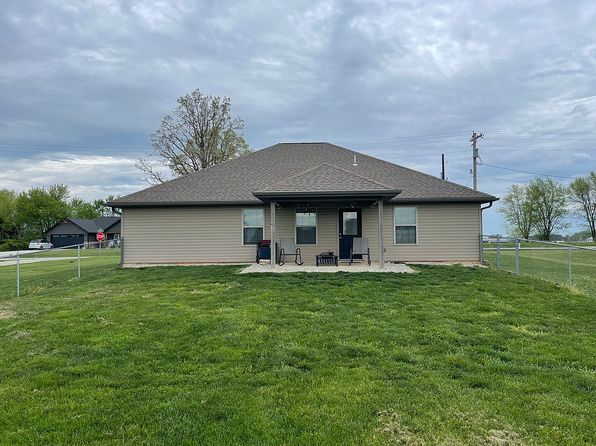 1054 W Thoroughfare St, Seymour, MO 65746
