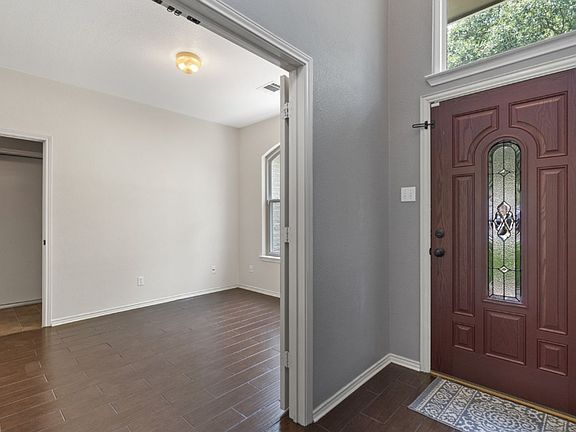 5th image of 2704 Greenlee Dr