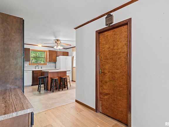 5th image of 21 W Hazel Dell Ln
