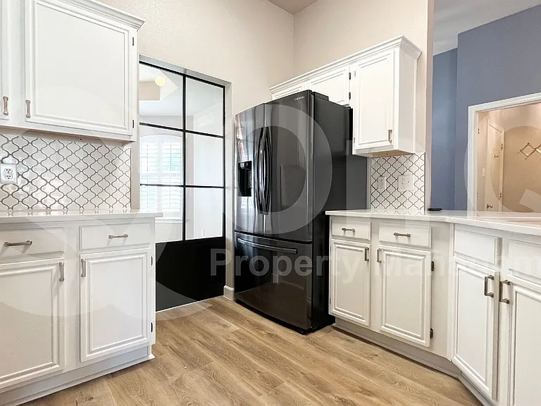 5509 Cypress Dr — Photo 3