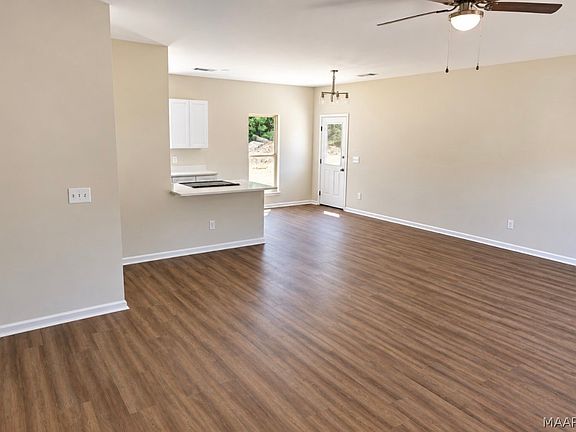 5th image of 35 Ashley Dr