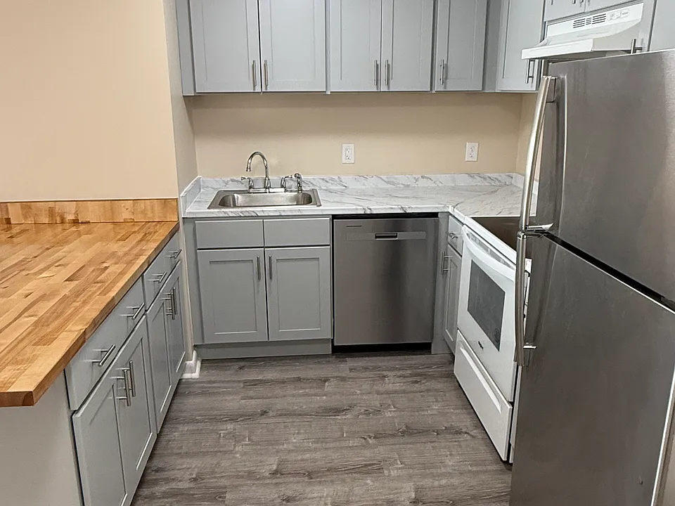 14 Pearl St #24