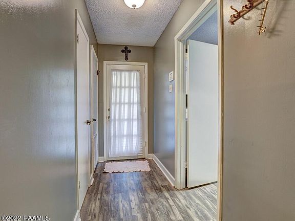 4th image of 107 Froeba Dr