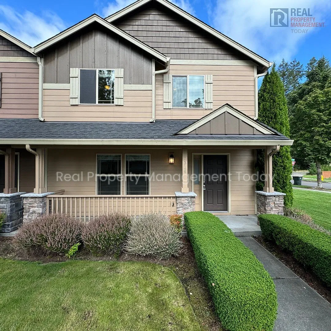 Spacious 3-Bedroom Lacey Town-Home with Garage, Patio & Vaulted Primary Suite — Photo 1