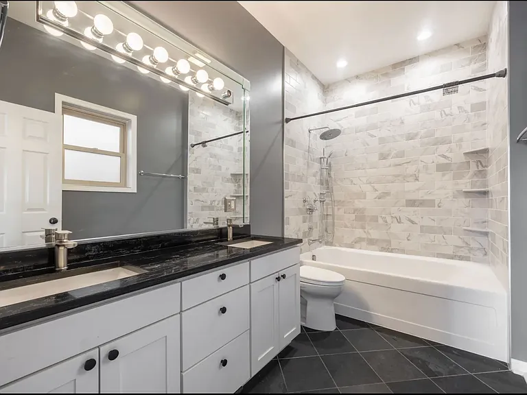 1335 W Walton St #2 — Photo 14