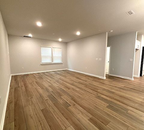 5th image of 736 Denburn Pl